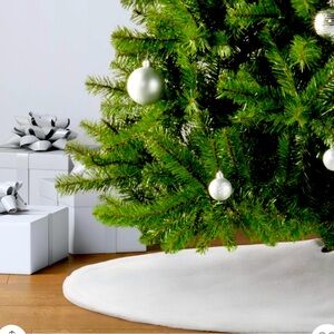 Wondershop At Target 42”x54” Round  White Faux Fur Christmas Tree Skirt NWT